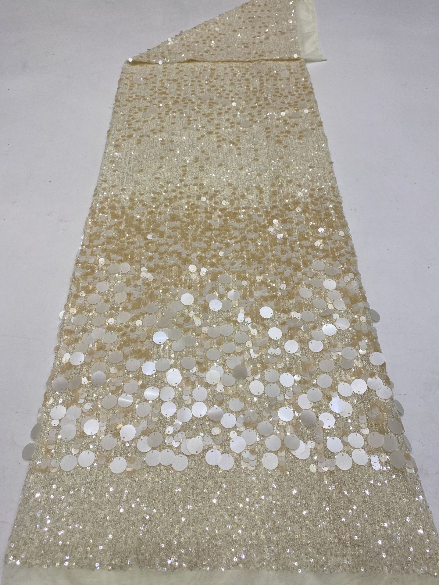 Crystal Mesh Fabric - Nieuwe ultra-glanzende gradient-pailletten geborduurde mesh-stof voor