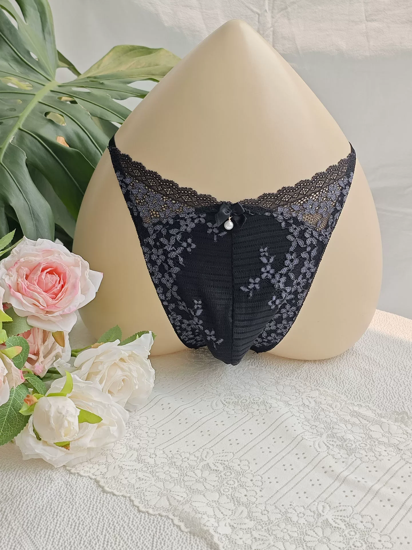 Embroidery Embellishments - Zwarte kanten heren-T-brief met borduurwerk, handgemaakt