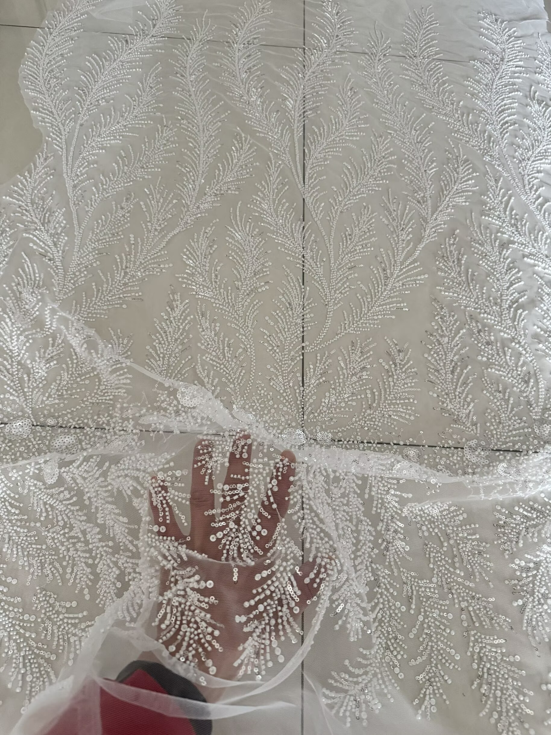 Crystal Mesh Fabric - Witte parel-kristal-pailletten mesh bruidsjurk met bloemenstof,