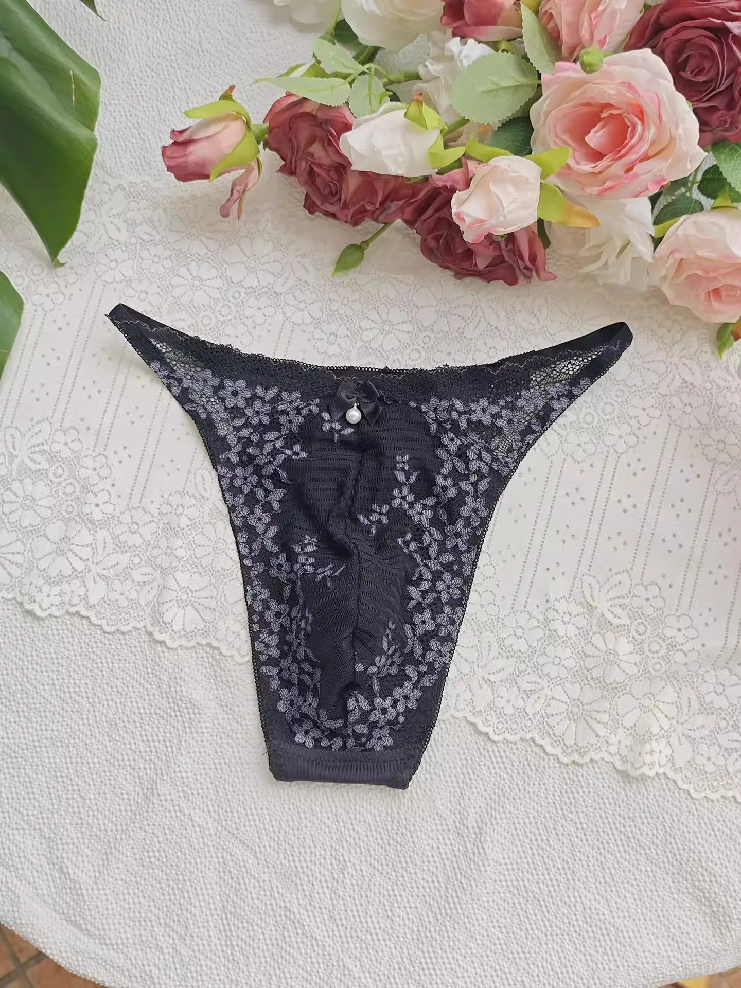 Zwarte kanten heren-T-brief me - Embroidery Embellishments recensie en prijs