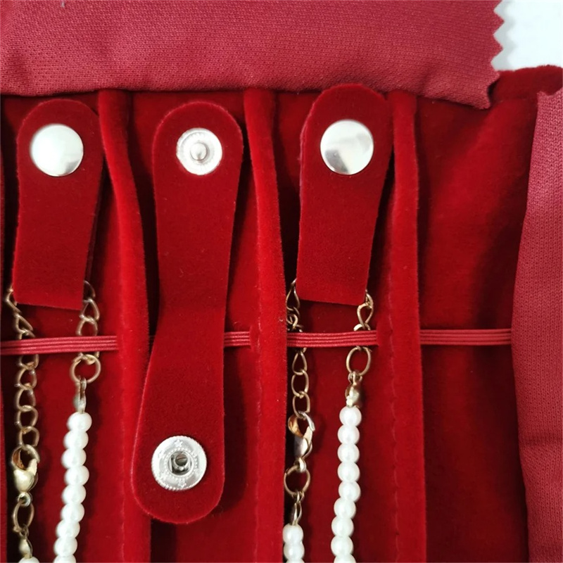 Bordeauxrood fluwelen sieraden - Velvet Ribbon Roll recensie en prijs